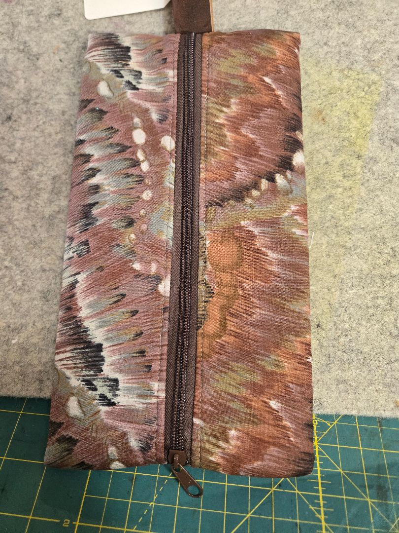 Pouch accord. feather
