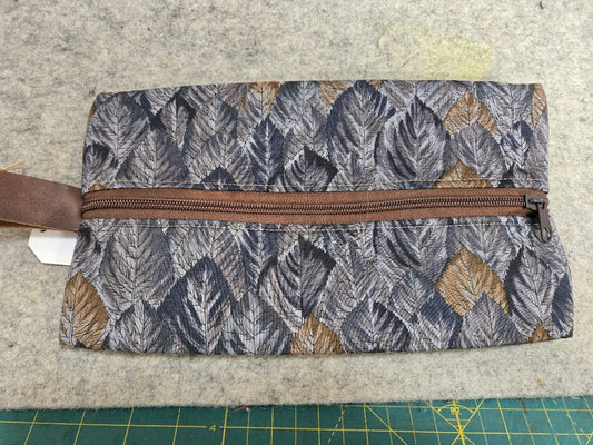 Pouch accord. leaves