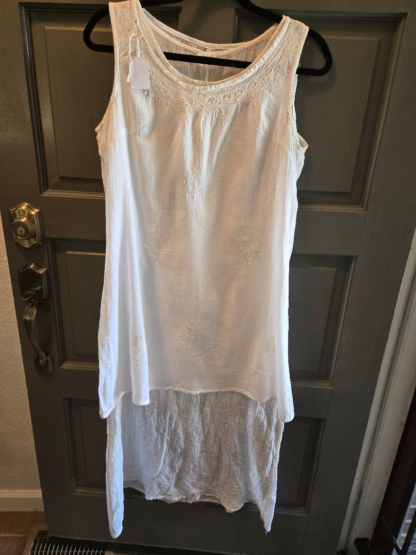 Dress cream sleeveless layered