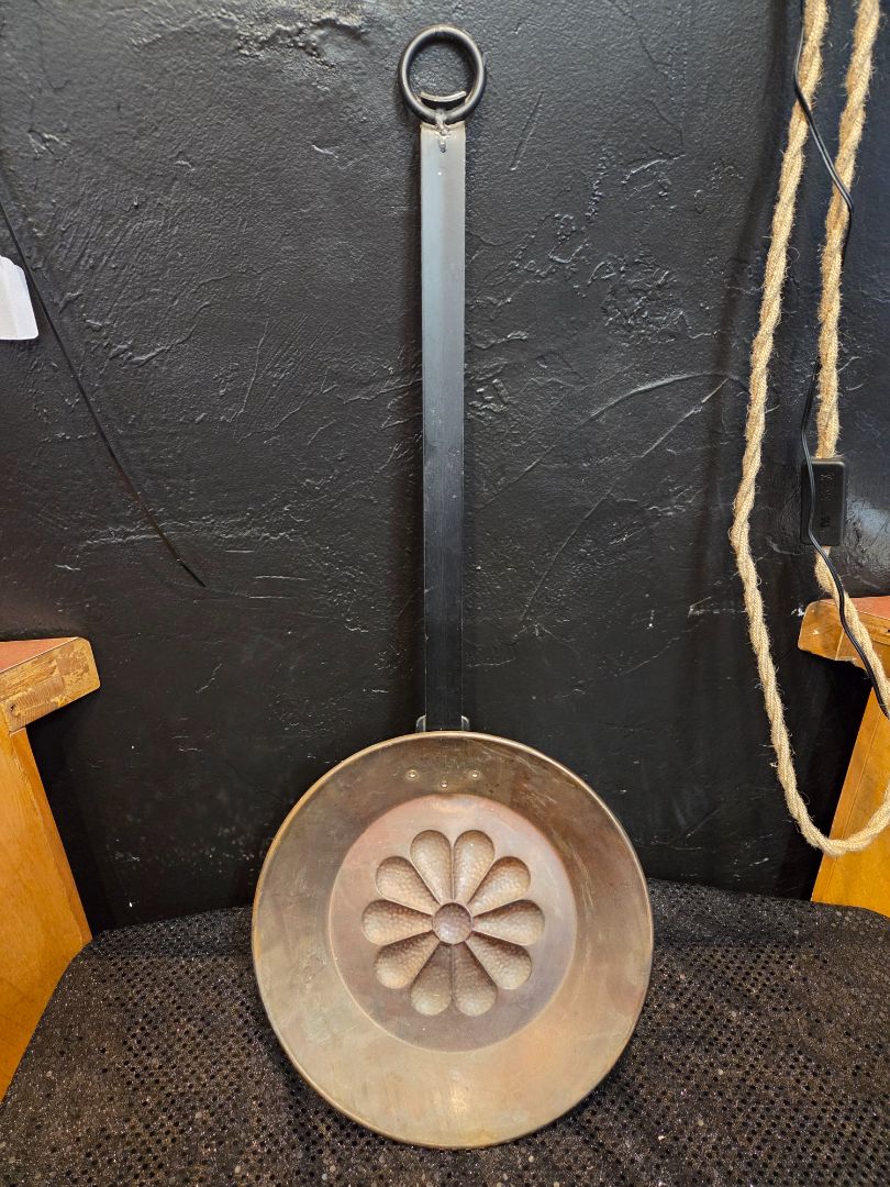 Vintage Copper Hearth Pan with Wrought Iron Handle and hammered flower pattern in basin.