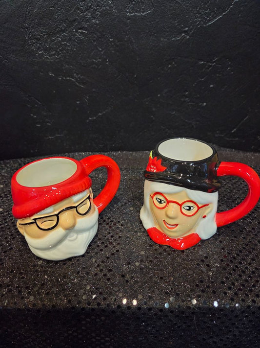 Threshold Cute Santa and Mrs.Claus