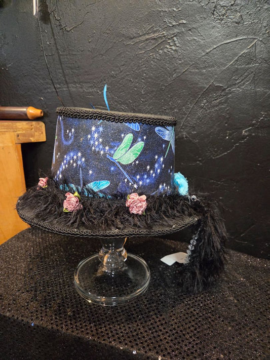 DragonFly Top Hat wit black and green feathers