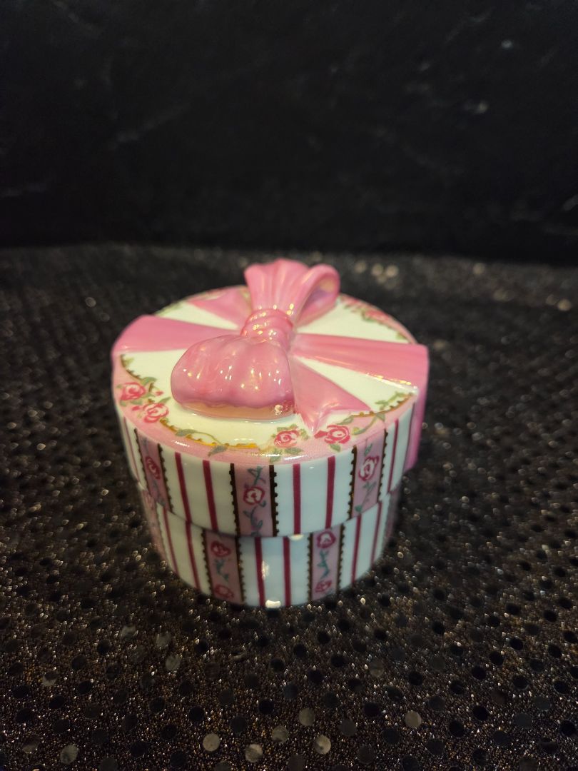 Andleigh Elliott 1990 Porcelain Music Box