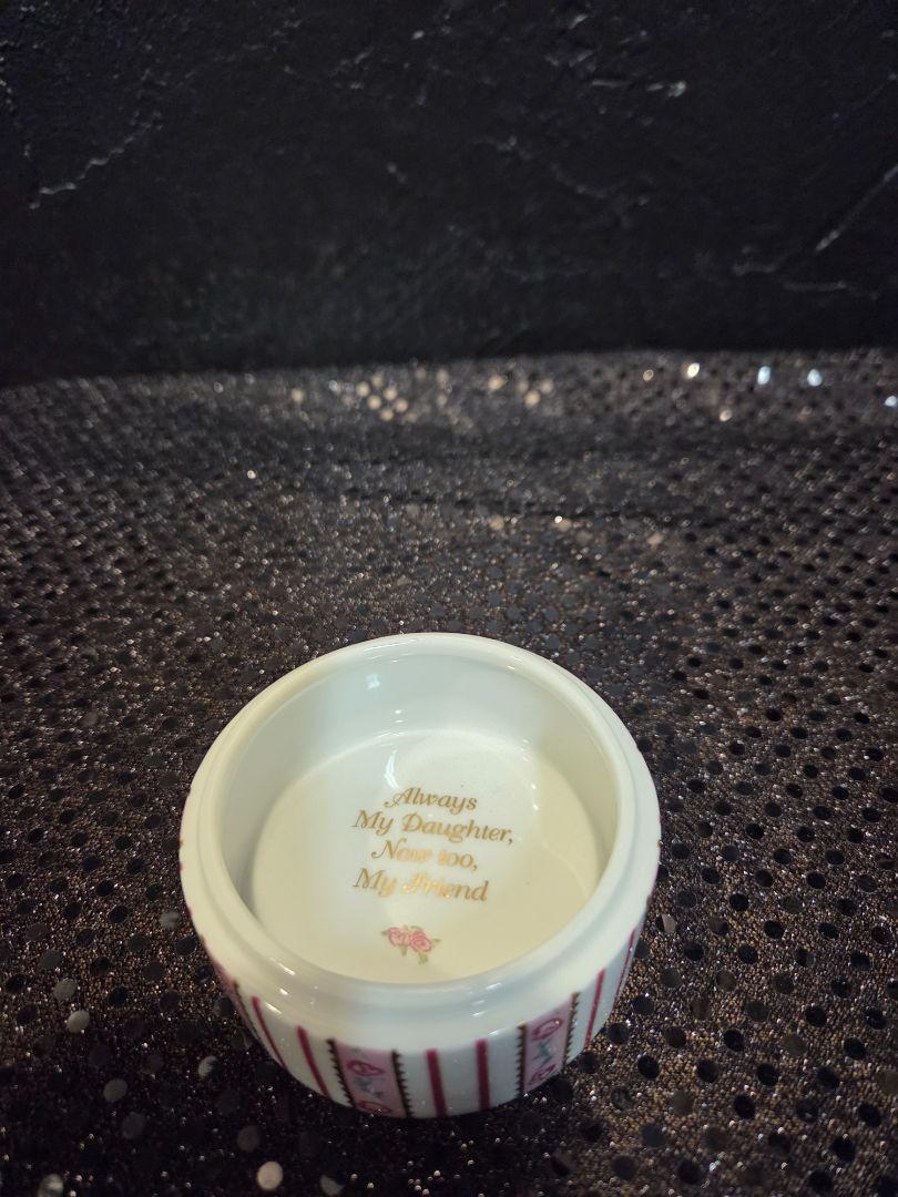 Andleigh Elliott 1990 Porcelain Music Box