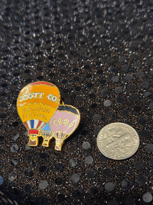Vintage 1986 Scott County Balloon Festival Hot Air Balloon Lapel Pin