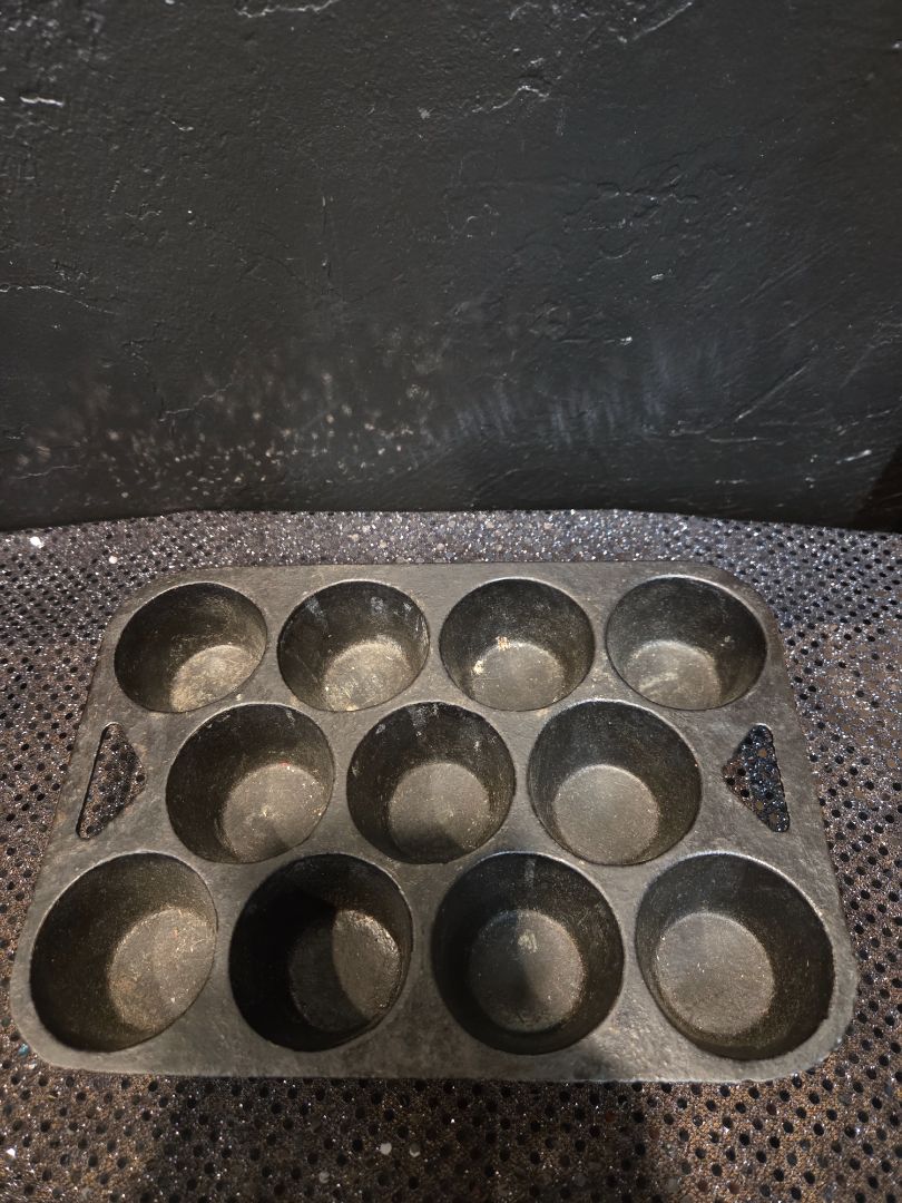 Vintage Cast Iron Muffin Pan no markings