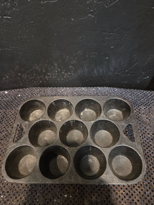 Vintage Cast Iron Muffin Pan no markings