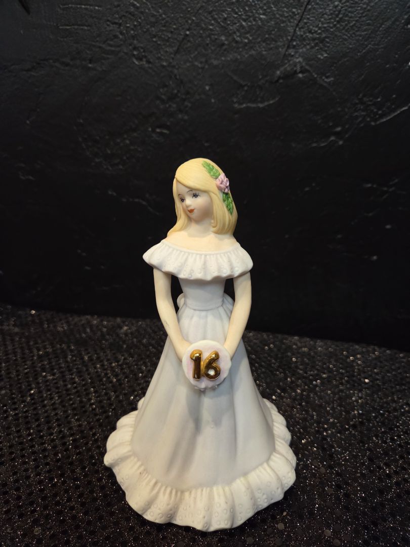 Enescoo Growing Up Birthday Girl Porcelain 16