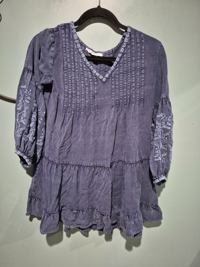 Solitaire Dress Blue Chambray V Neck (sz M)
