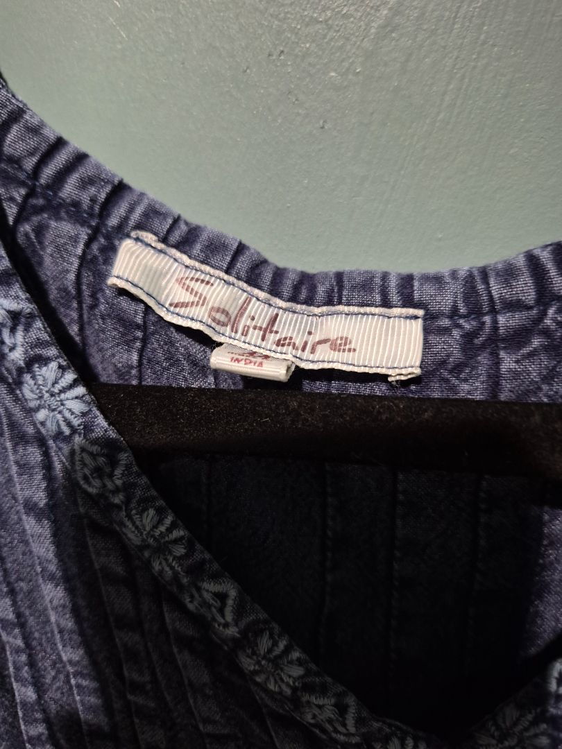Solitaire Dress Blue Chambray V Neck (sz M)