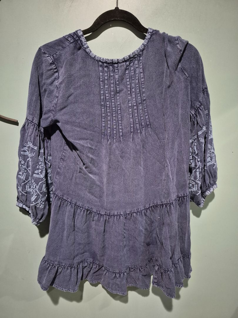 Solitaire Dress Blue Chambray V Neck (sz M)
