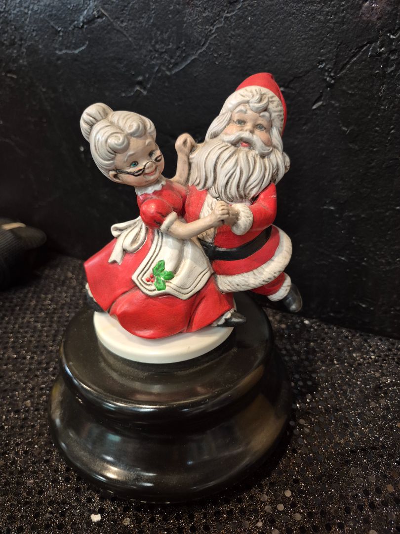 Narco Japan Santa and Mrs. CLaus Music Box