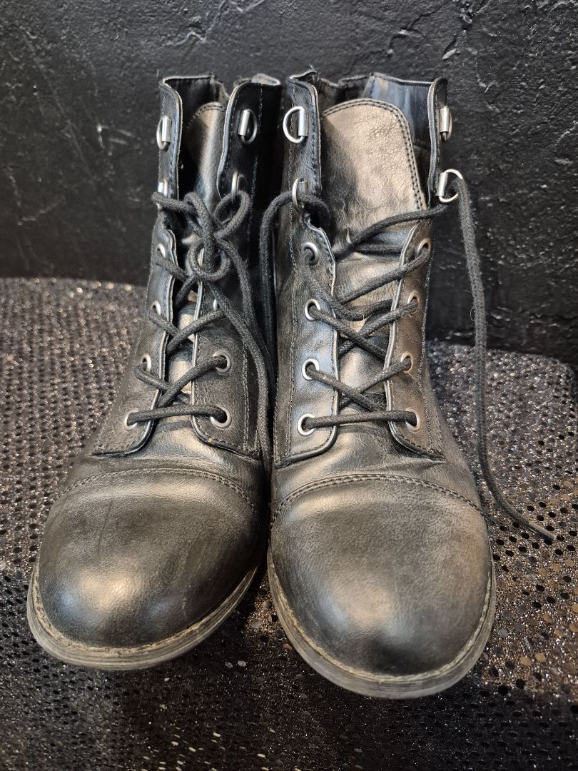 Guess Black Boots (sz 8)