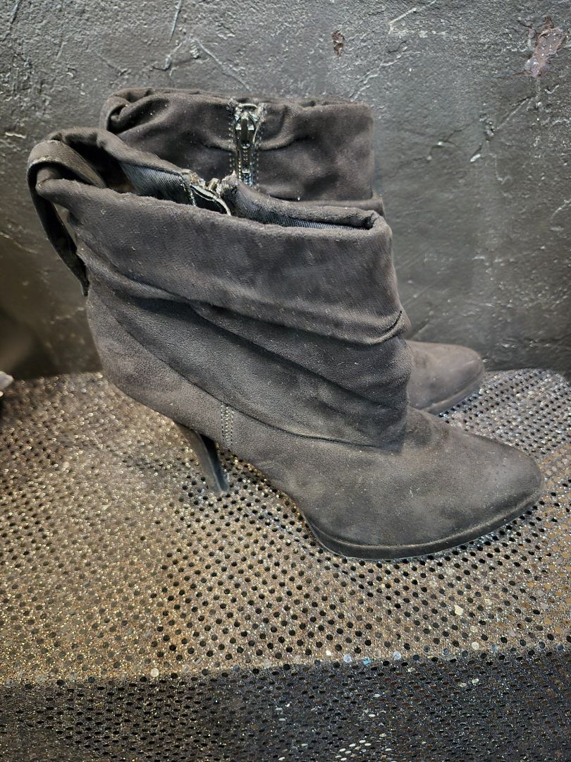 Jennifer Lopez Black Boots (sz 8.5)