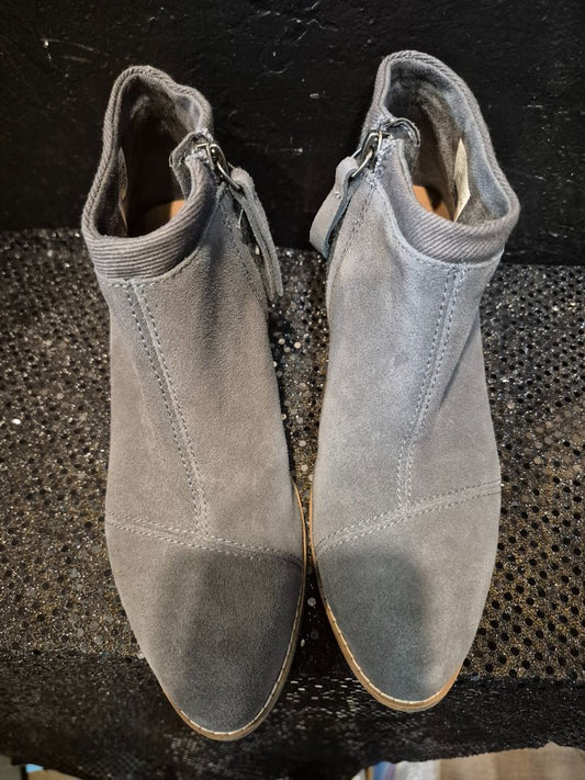 Toms Loren Ankle Boots (sz 6)