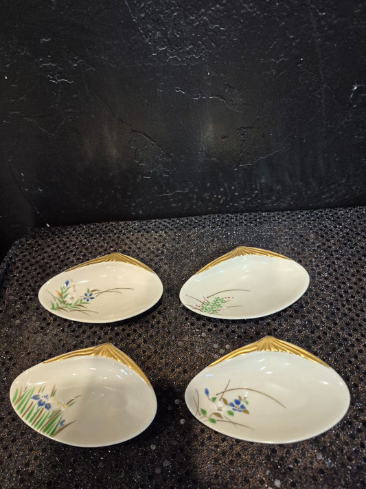 Vintage set of 4 Japanese Clam Shell Design Hand Painted Dish