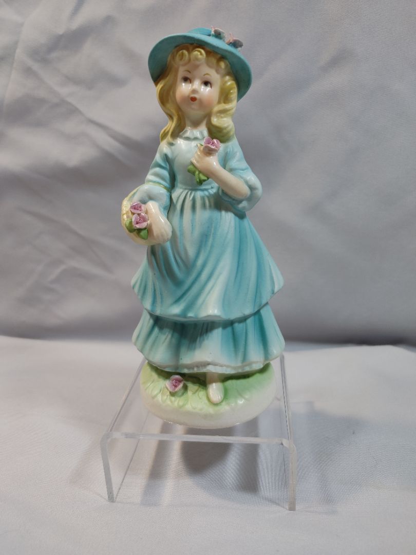 Avon 1973 Porcelain figurine, "Jennifer", 6.5