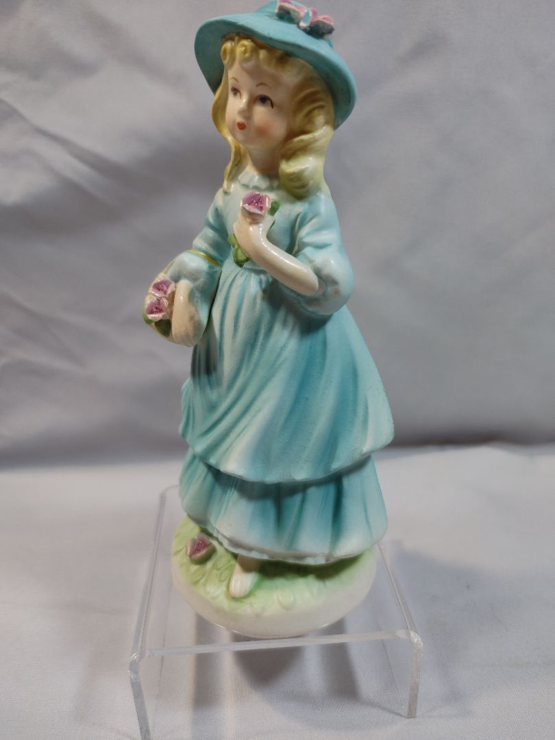 Avon 1973 Porcelain figurine, "Jennifer", 6.5