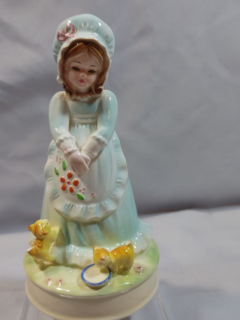 1967 Josef Originals Musicbox, girl feeding 2 kittens, 6"