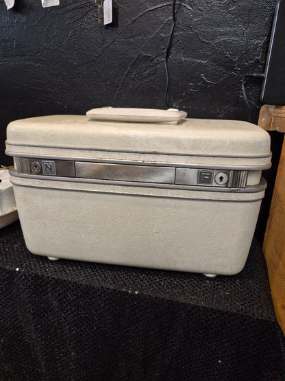 Vintage Samsonite Silhouette Train Case