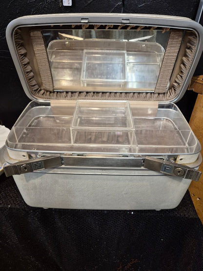 Vintage Samsonite Silhouette Train Case