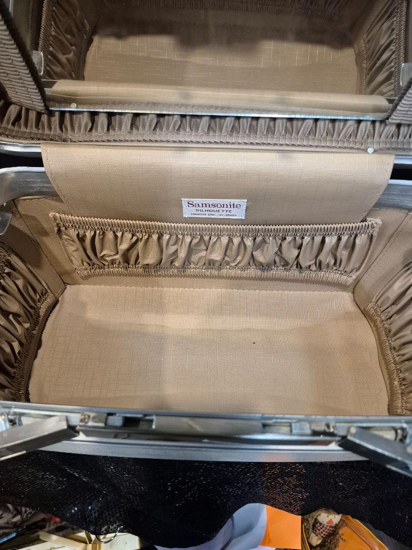 Vintage Samsonite Silhouette Train Case