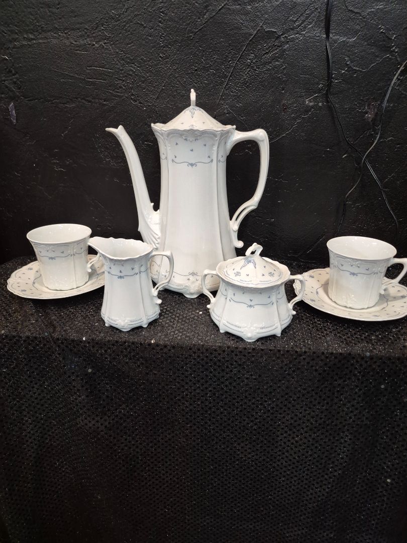 Tirschenreuth Baronesse Fleur De Lis Blue Large Coffee pot/Creamer/sugar and 2 cups and saucers
