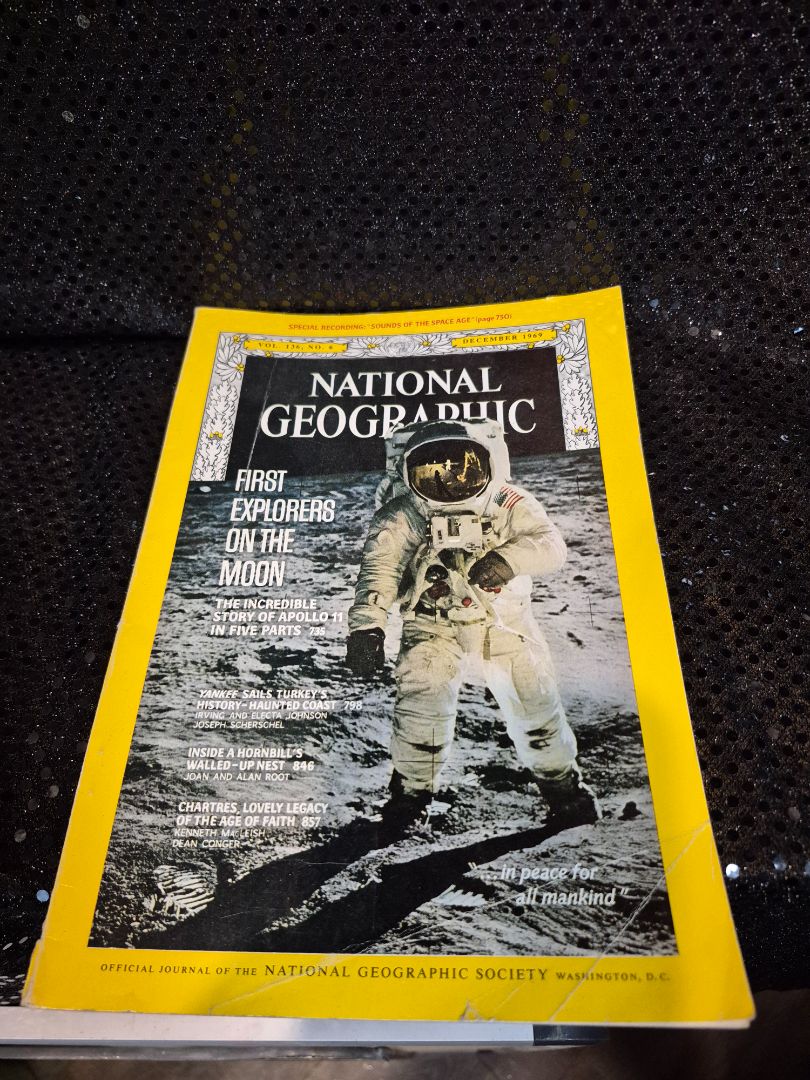 National Geographic December 1969 Apollo 11 Moon Landing w/unplayed record