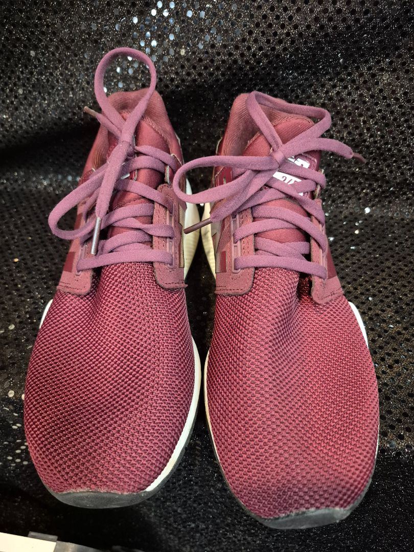 New Balance 247 size 7.5 Womens Burgundy classic Lace up Running shoes