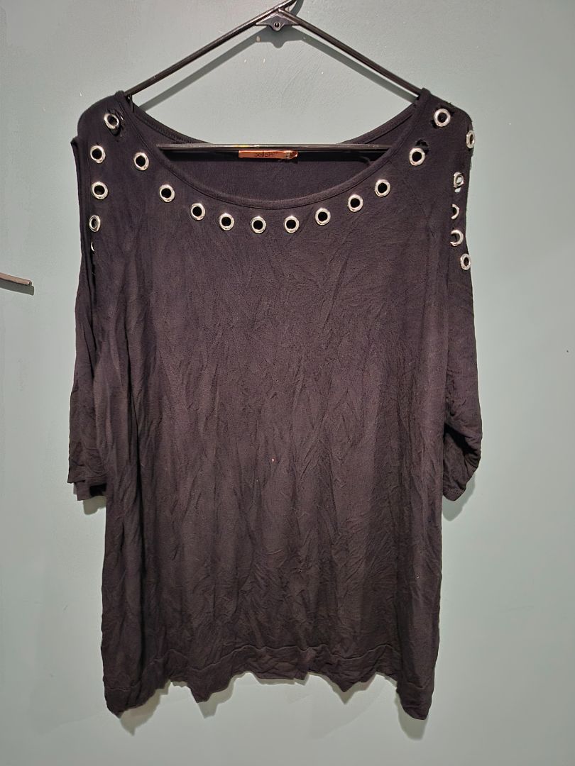 Belldini 3/4 sleeve 2X Black Top with Grommets