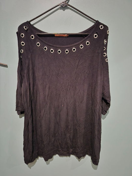 Belldini 3/4 sleeve 2X Black Top with Grommets