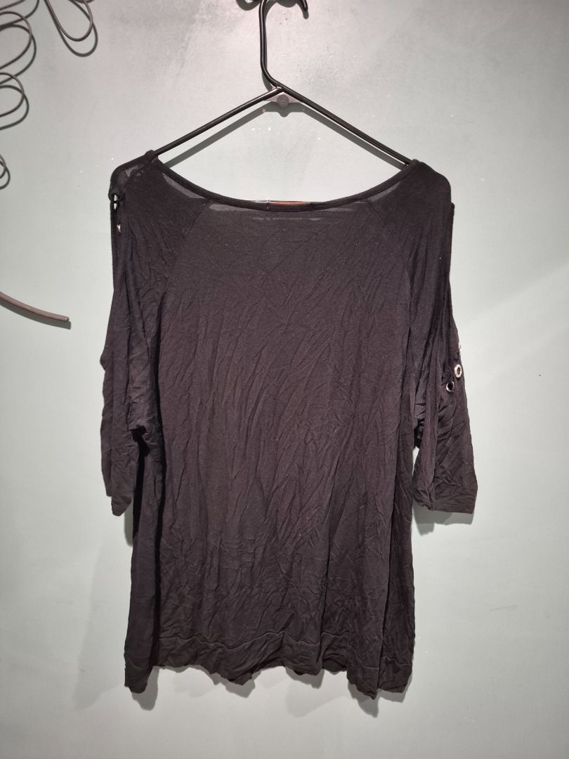 Belldini 3/4 sleeve 2X Black Top with Grommets