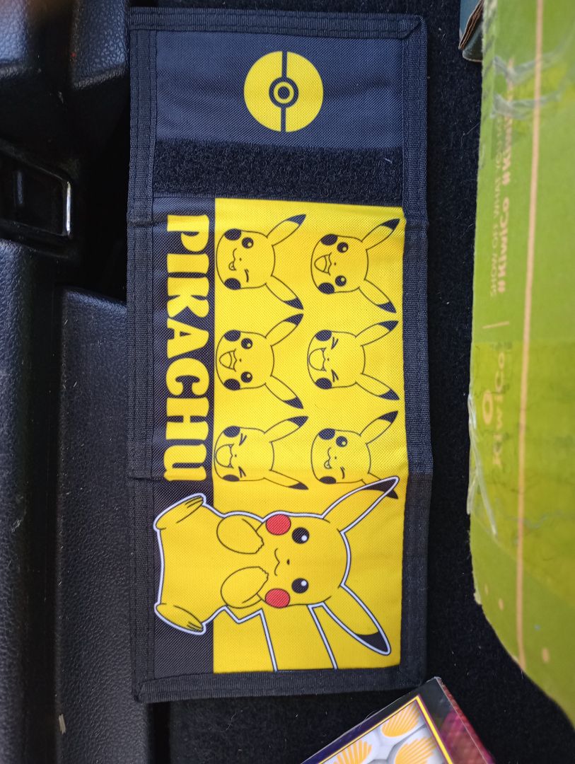 Pokemon Pikachu trifold wallet w