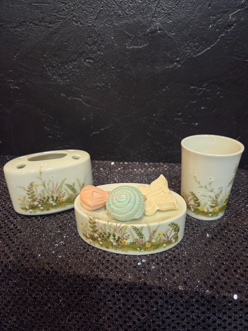 Vintage Otagiri Ferns and Daisies Bathroom Vanity Set 3 pieces