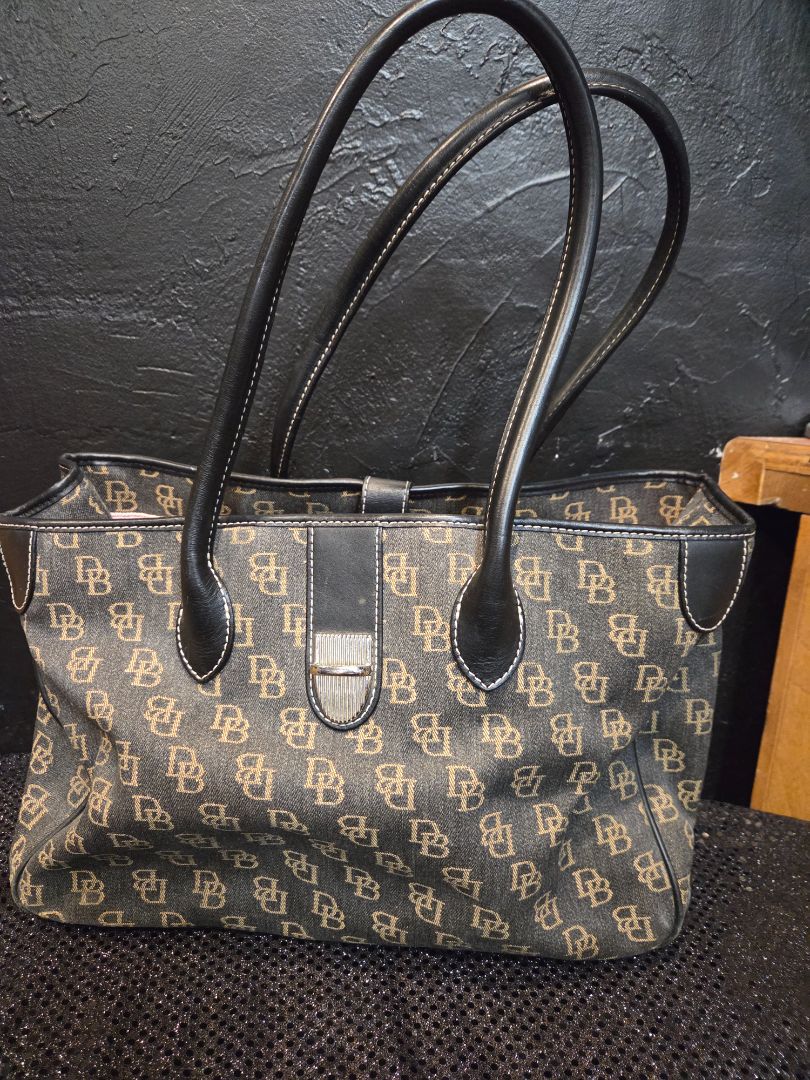 Handbag Dooney & Bourke Signature Logo