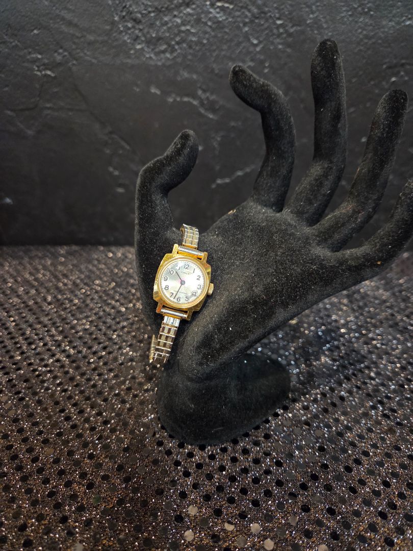 Vintage 1970's Timex Cavatina Women's Fashion Watch Mechanical