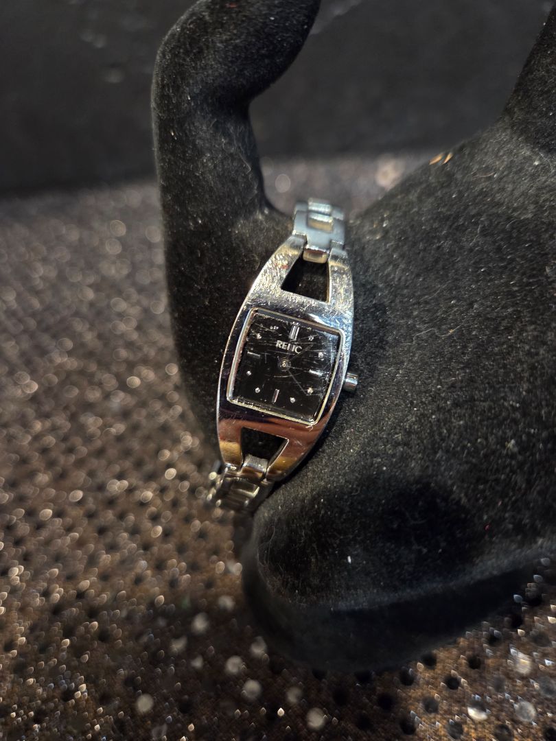 Relic Women's Silver Toned Quartz Wrist watch Black Face