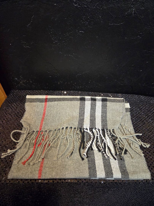 The Classic Check Scarf Grey Plaid