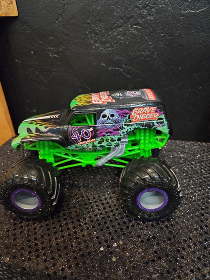 Monster Jam Grave Digger 40th Anniversary Monster Truck 8"