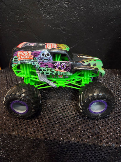 Monster Jam Grave Digger 40th Anniversary Monster Truck 8"