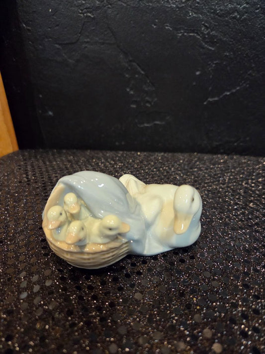 Vintage Lladro Mother duck w ducklings