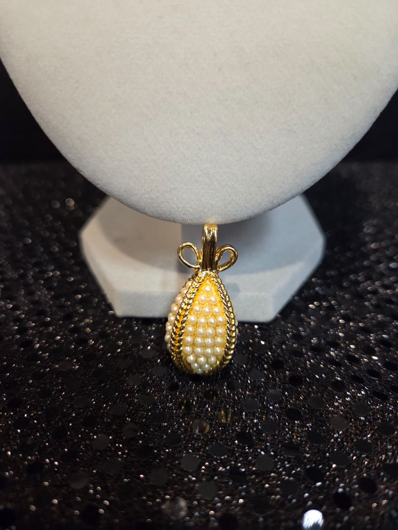 Vintage Joan Rivers Signed Seed Bead Pearl Fabrege Egg Pendant