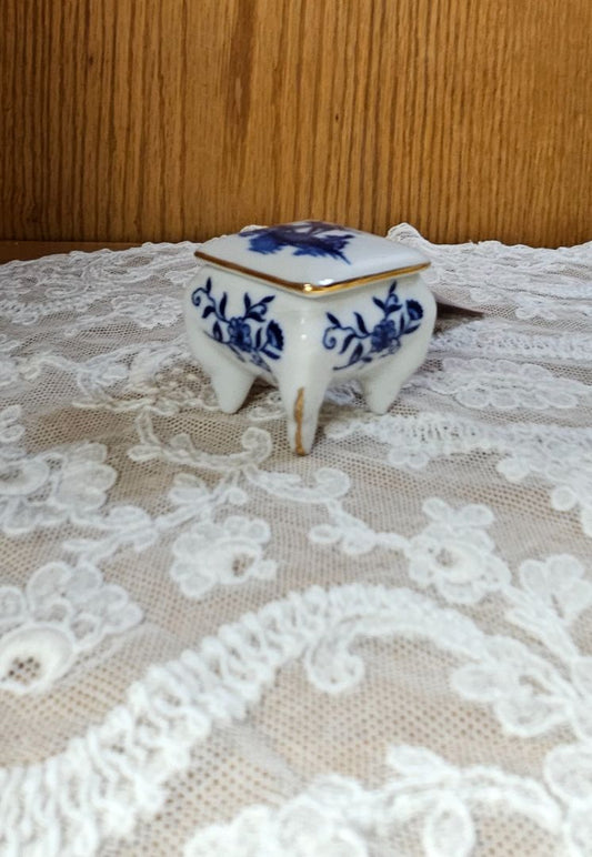 Small Delft Trinket Box LR