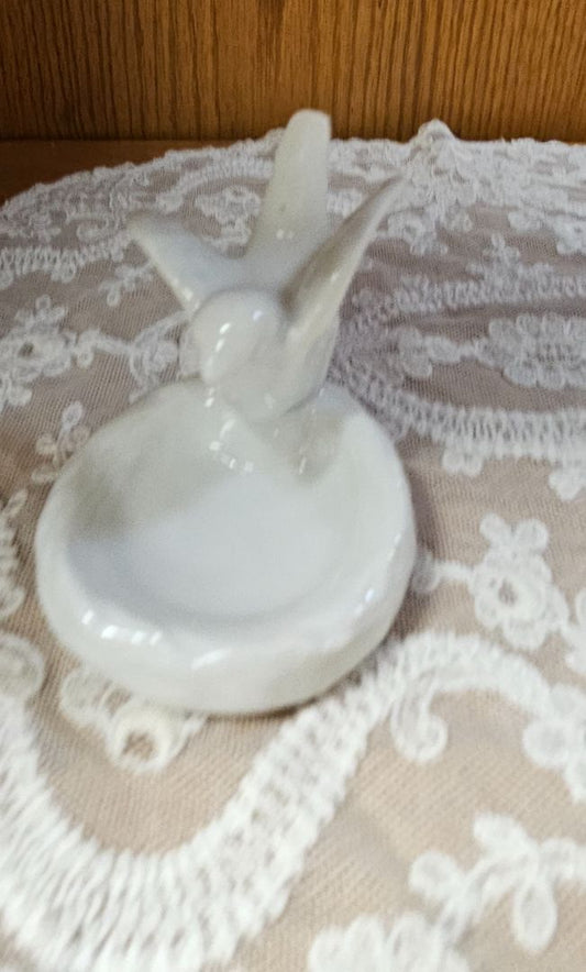 white bird ring holder LR