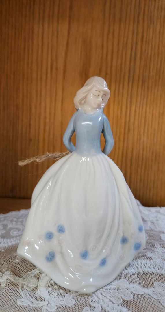Lady Porcelain Figurine  LR