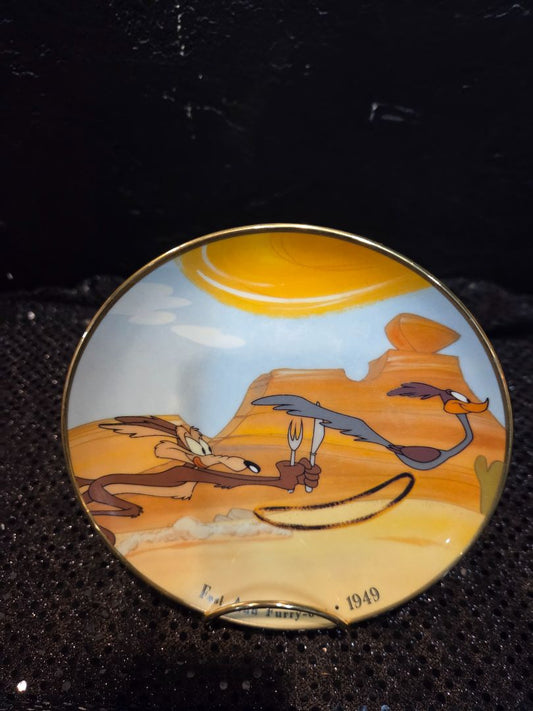 Fast and Furry-Ous Wile E. Coyote & Road runner Collectible Plate