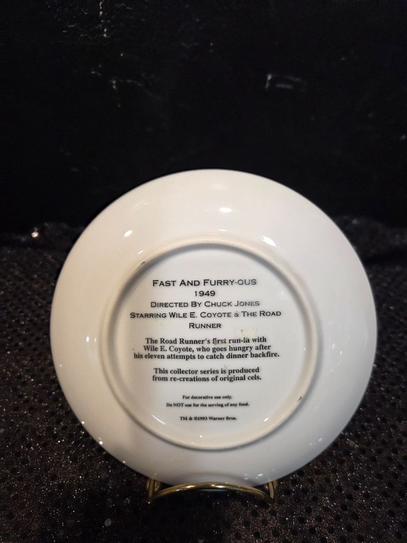 Fast and Furry-Ous Wile E. Coyote & Road runner Collectible Plate