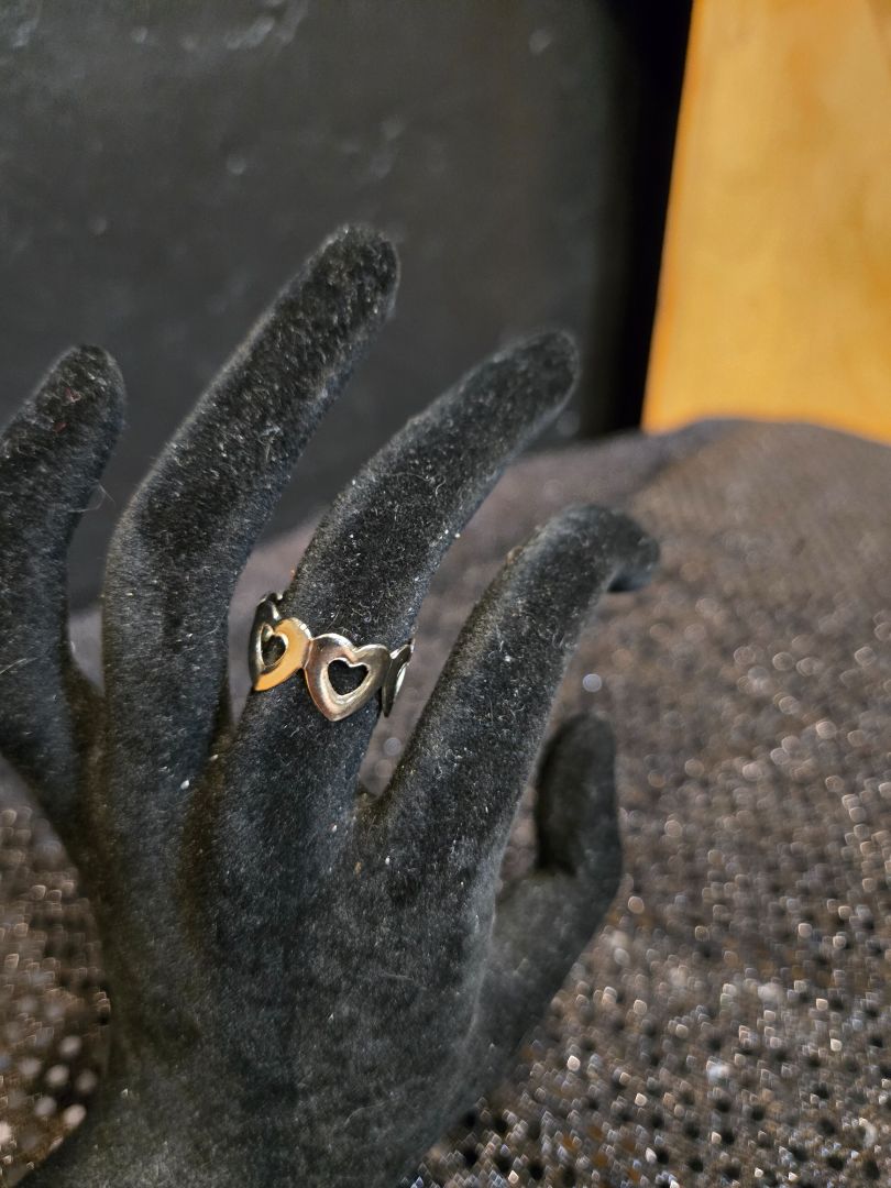 Siver  1960's cracker jacks "linked Heart " ring