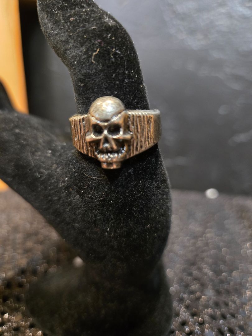 Wht bronze  Skull white bronze ring