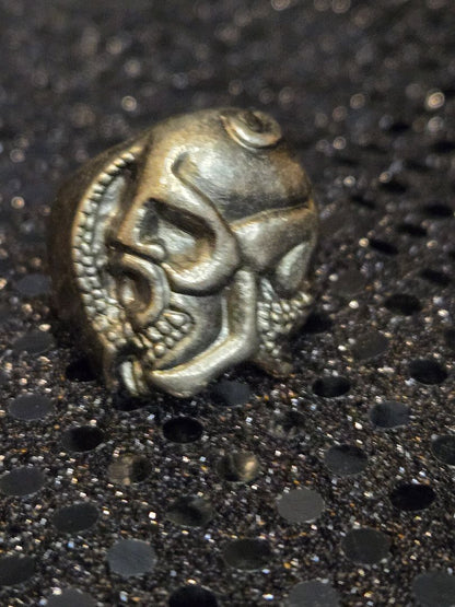 Wht bronze  Biker skull an serpant white bronze ring